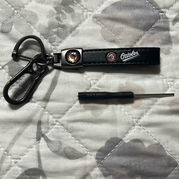 New Baltimore Orioles key ring and screwdriver set - Picture 2 of 5